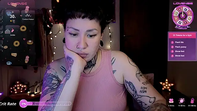 Snapshot of Senorita__Dakota chatting on 11-15-25, 11:43 Senorita Dakota online show from 11-15-25, 11:43