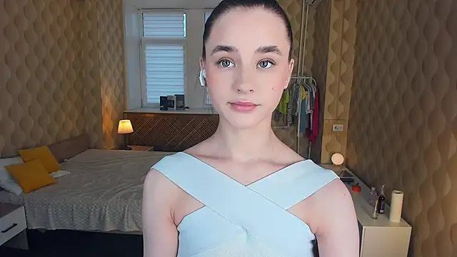 Snapshot of JinnyMcie chatting on 10-31-25, 12:06 JinnyMcie online show from 10-31-25, 12:06