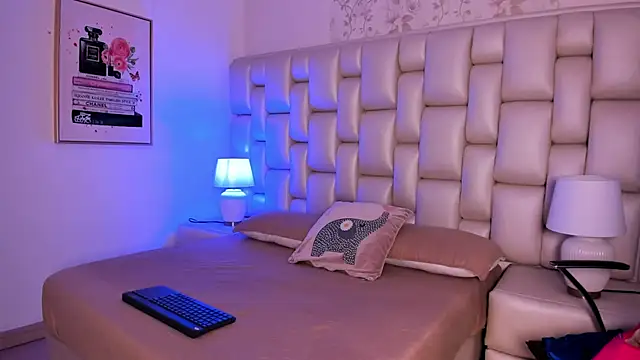 Snapshot of Peyton_louise chatting on 11-09-25, 12:25 Peyton louise online show from 11-09-25, 12:25