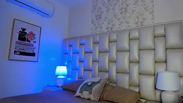 Snapshot of Peyton_louise chatting on 11-12-25, 11:54 Peyton louise online show from 11-12-25, 11:54