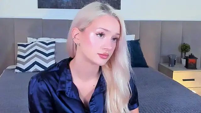 Snapshot of SugarWhisper chatting on 10-11-25, 03:43 SugarWhisper online show from 10-11-25, 03:43