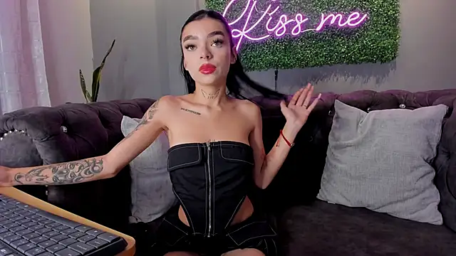 Snapshot of scarlettvelvet_ chatting on 10-10-25, 03:11 scarlettvelvet online show from 10-10-25, 03:11