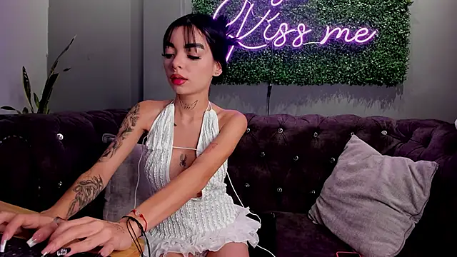 Snapshot of scarlettvelvet_ chatting on 11-09-25, 01:42 scarlettvelvet online show from 11-09-25, 01:42