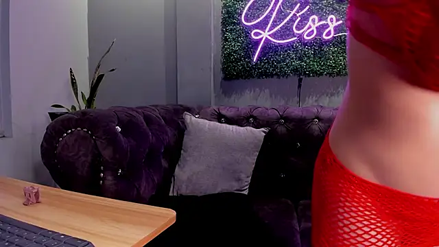 Snapshot of scarlettvelvet_ chatting on 11-11-25, 06:19 scarlettvelvet online show from 11-11-25, 06:19