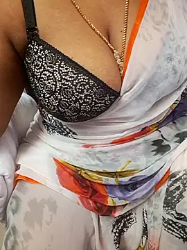 Snapshot of Tamil_Ammani chatting on 10-04-25, 07:39 Tamil Ammani online show from 10-04-25, 07:39