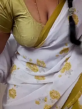 Snapshot of Tamil_Ammani chatting on 10-17-25, 04:37 Tamil Ammani online show from 10-17-25, 04:37