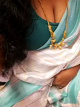 Snapshot of Tamil_Ammani chatting on 10-23-25, 11:14 Tamil Ammani online show from 10-23-25, 11:14