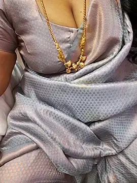 Snapshot of Tamil_Ammani chatting on 10-28-25, 05:15 Tamil Ammani online show from 10-28-25, 05:15