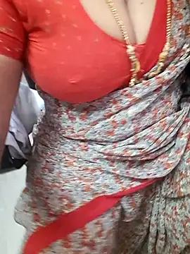 Snapshot of Tamil_Ammani chatting on 10-31-25, 11:44 Tamil Ammani online show from 10-31-25, 11:44