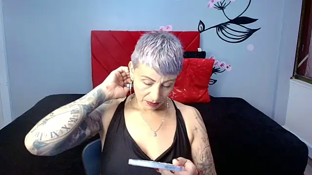 Snapshot of Charlotte__Gray chatting on 11-07-25, 12:27 Charlotte Gray online show from 11-07-25, 12:27