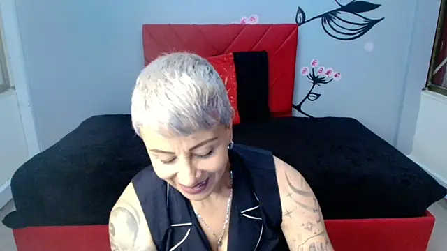 Snapshot of Charlotte__Gray chatting on 11-11-25, 12:27 Charlotte Gray online show from 11-11-25, 12:27