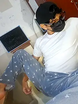 Snapshot of oppaboy chatting on 10-03-25, 04:31 oppaboy online show from 10-03-25, 04:31