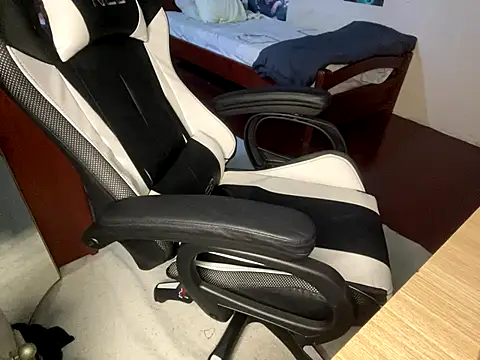 Snapshot of oppaboy chatting on 10-31-25, 03:18 oppaboy online show from 10-31-25, 03:18