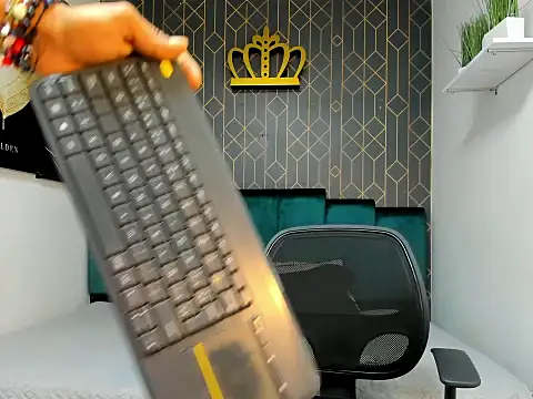 Snapshot of casike1 chatting on 11-12-25, 11:25 casike1 online show from 11-12-25, 11:25