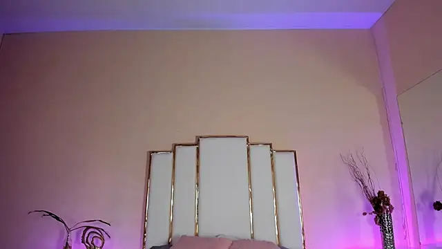 Snapshot of AnnaSwift_ chatting on 11-08-25, 04:01 AnnaSwift online show from 11-08-25, 04:01