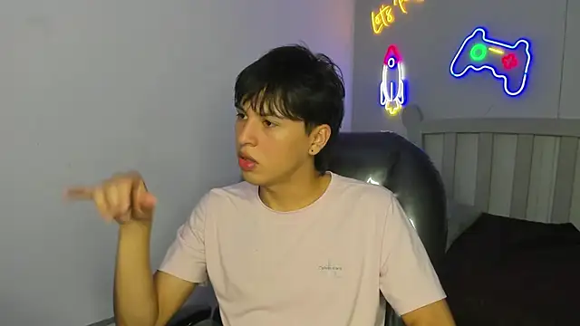 Snapshot of StiwenTwink chatting on 10-02-25, 03:08 StiwenTwink online show from 10-02-25, 03:08