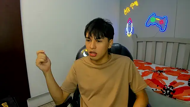 Snapshot of StiwenTwink chatting on 10-15-25, 03:12 StiwenTwink online show from 10-15-25, 03:12