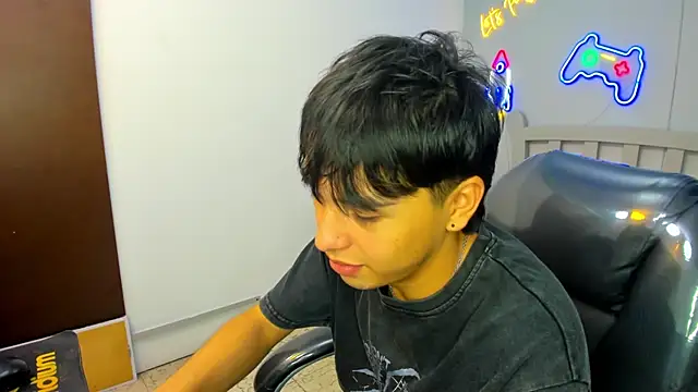 Snapshot of StiwenTwink chatting on 10-17-25, 03:14 StiwenTwink online show from 10-17-25, 03:14