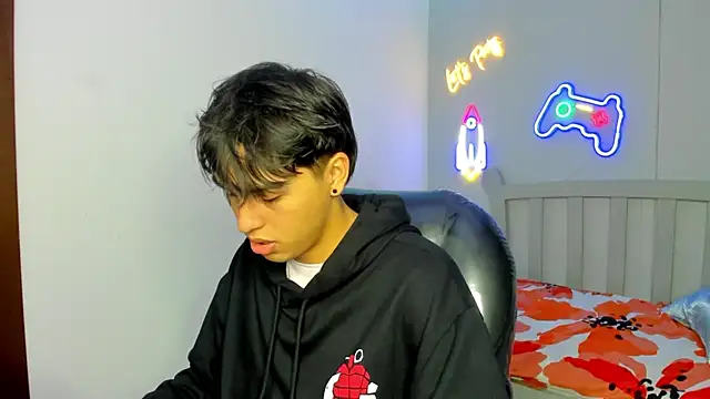 Snapshot of StiwenTwink chatting on 10-22-25, 02:17 StiwenTwink online show from 10-22-25, 02:17