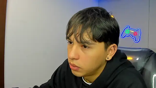 Snapshot of StiwenTwink chatting on 10-27-25, 02:32 StiwenTwink online show from 10-27-25, 02:32