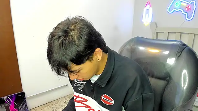 Snapshot of StiwenTwink chatting on 10-28-25, 02:31 StiwenTwink online show from 10-28-25, 02:31