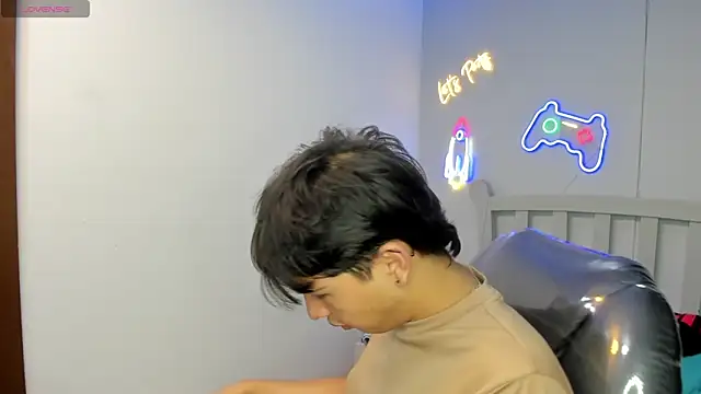 Snapshot of StiwenTwink chatting on 11-05-25, 04:07 StiwenTwink online show from 11-05-25, 04:07