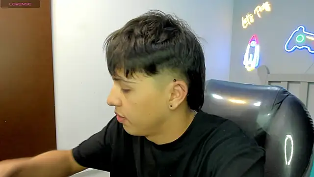 Snapshot of StiwenTwink chatting on 11-08-25, 02:17 StiwenTwink online show from 11-08-25, 02:17