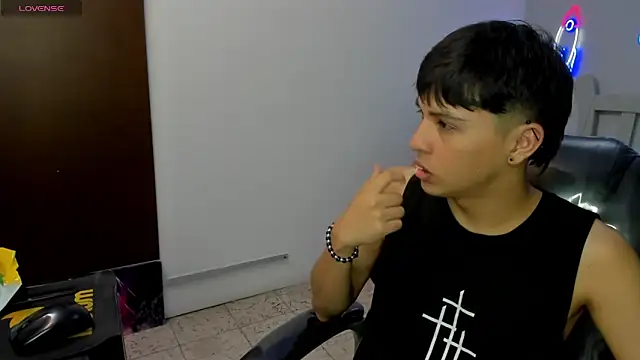 Snapshot of StiwenTwink chatting on 11-10-25, 06:29 StiwenTwink online show from 11-10-25, 06:29