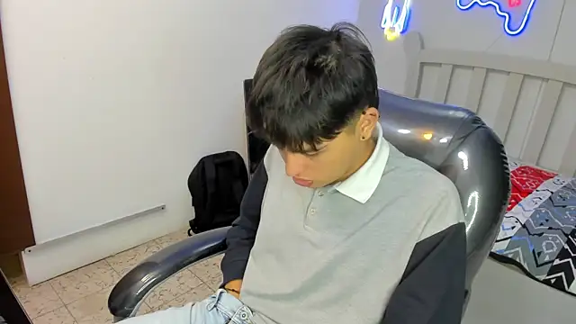 Snapshot of StiwenTwink chatting on 11-13-25, 02:38 StiwenTwink online show from 11-13-25, 02:38