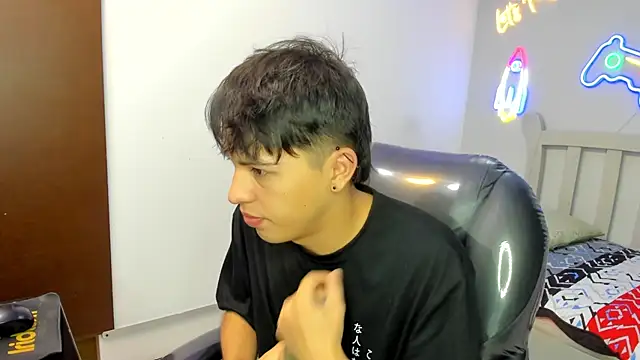 Snapshot of StiwenTwink chatting on 11-14-25, 02:05 StiwenTwink online show from 11-14-25, 02:05