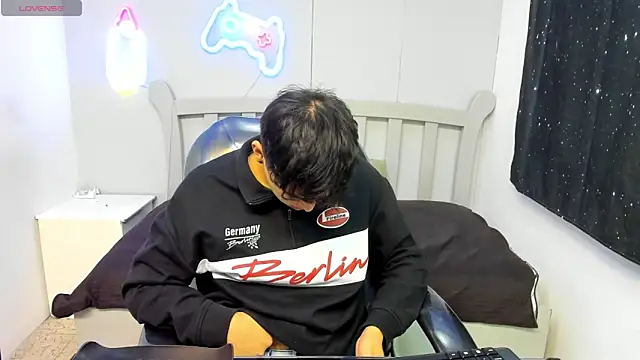 Snapshot of StiwenTwink chatting on 11-15-25, 02:02 StiwenTwink online show from 11-15-25, 02:02