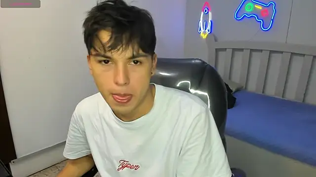 StiwenTwink online show from 11-18-25, 04:55