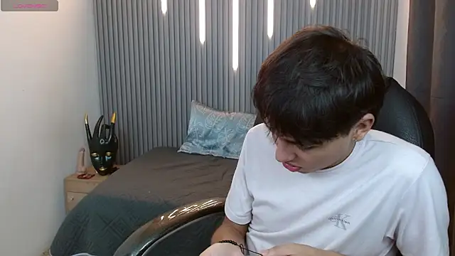 Snapshot of StiwenTwink chatting on 03-18-26, 09:40 StiwenTwink online show from 03-18-26, 09:40