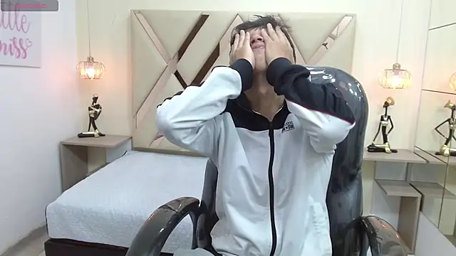 Snapshot of StiwenTwink chatting on 03-26-26, 02:55 StiwenTwink online show from 03-26-26, 02:55