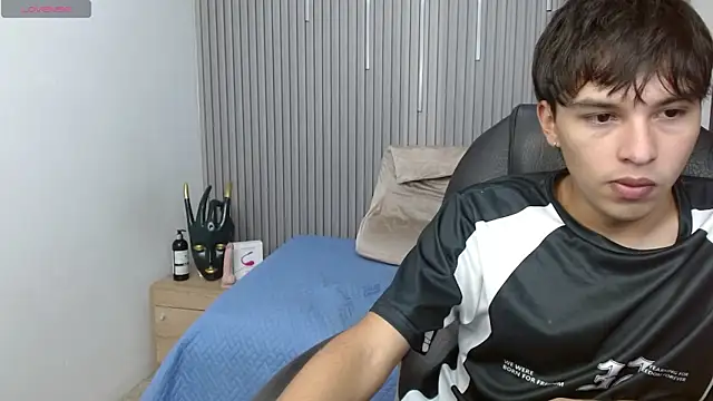 Snapshot of StiwenTwink chatting on 03-28-26, 01:43 StiwenTwink online show from 03-28-26, 01:43