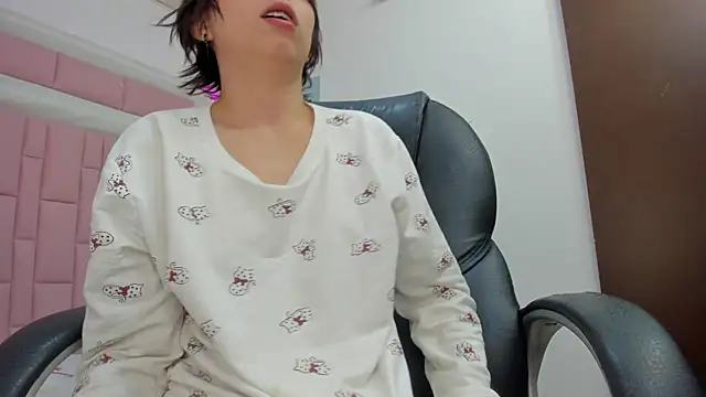 Snapshot of Klaret_Toy chatting on 10-14-25, 08:15 Klaret Toy online show from 10-14-25, 08:15