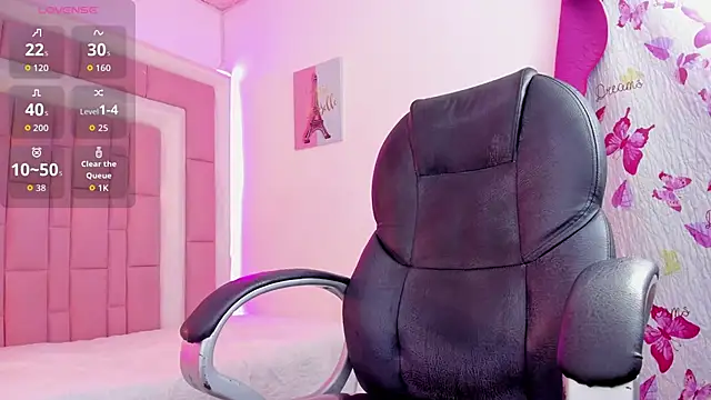 Snapshot of Klaret_Toy chatting on 10-15-25, 04:51 Klaret Toy online show from 10-15-25, 04:51