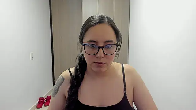 Venus cat  online show from 10-15-25, 12:44