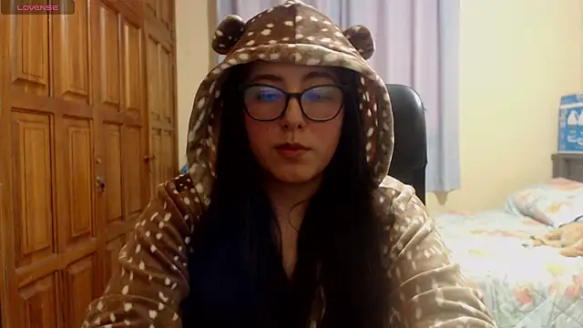 Venus cat  online show from 12-15-25, 04:50