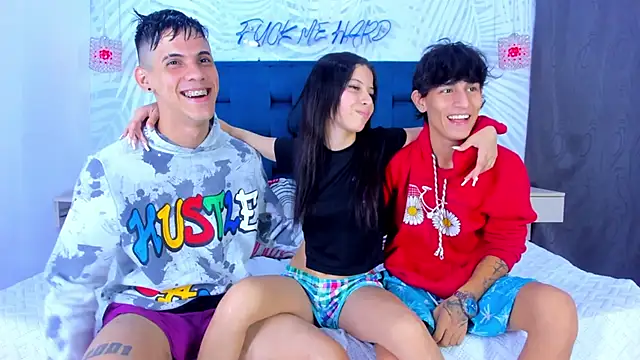 Snapshot of Youngs_Wild chatting on 10-05-25, 12:09 Youngs Wild online show from 10-05-25, 12:09