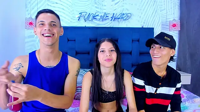 Snapshot of Youngs_Wild chatting on 10-08-25, 12:08 Youngs Wild online show from 10-08-25, 12:08