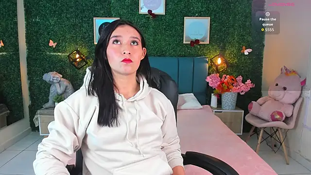 Snapshot of Rubyvixxen_ chatting on 10-22-25, 03:18 Rubyvixxen online show from 10-22-25, 03:18