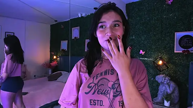 Snapshot of Rubyvixxen_ chatting on 10-28-25, 03:43 Rubyvixxen online show from 10-28-25, 03:43