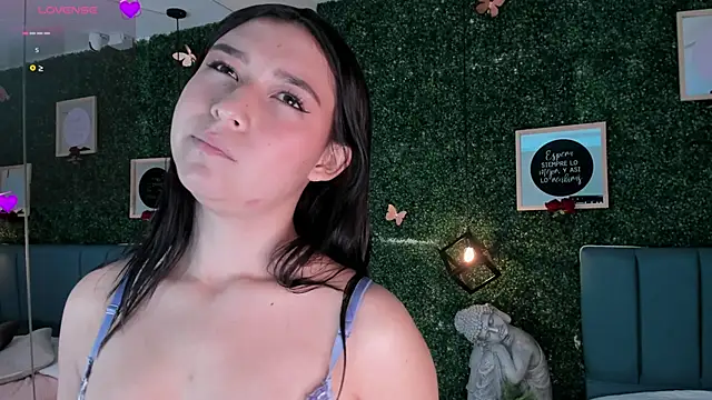 Snapshot of Rubyvixxen_ chatting on 10-31-25, 03:40 Rubyvixxen online show from 10-31-25, 03:40