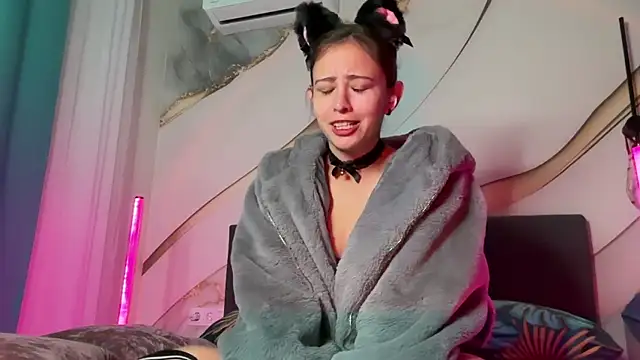 Snapshot of erikaa_miuu chatting on 10-18-25, 06:52 erikaa miuu online show from 10-18-25, 06:52