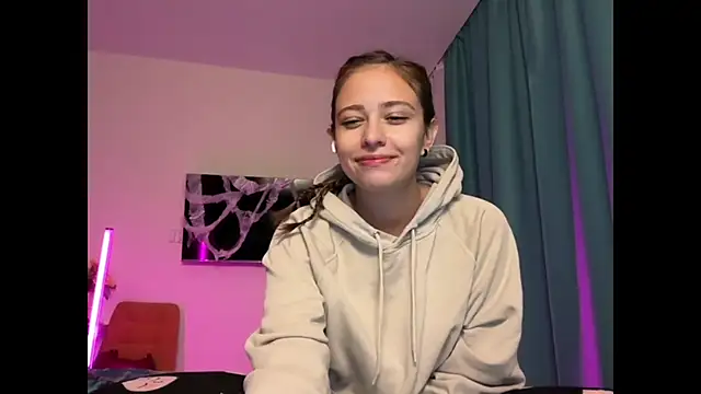 Snapshot of erikaa_miuu chatting on 10-25-25, 05:08 erikaa miuu online show from 10-25-25, 05:08