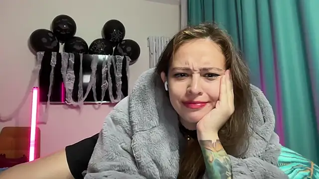 Snapshot of erikaa_miuu chatting on 10-26-25, 06:25 erikaa miuu online show from 10-26-25, 06:25