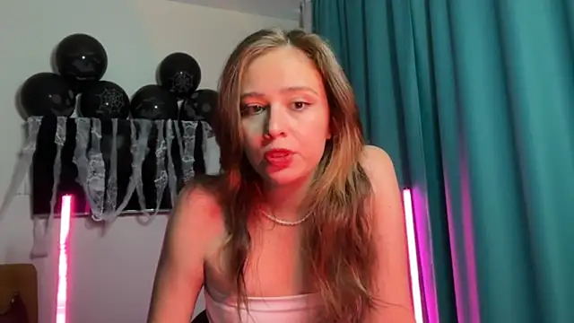 Snapshot of erikaa_miuu chatting on 10-28-25, 05:48 erikaa miuu online show from 10-28-25, 05:48