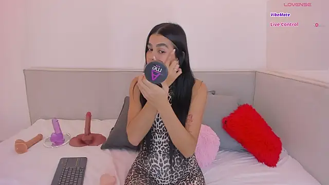 Snapshot of Samara_hale chatting on 11-01-25, 03:19 Samara hale online show from 11-01-25, 03:19