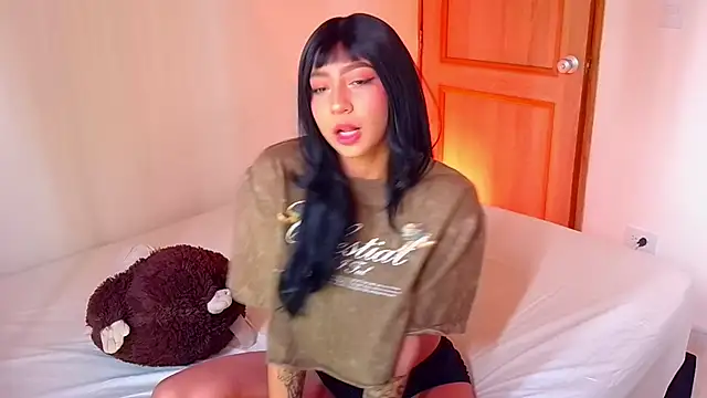 Snapshot of emma_web_ chatting on 10-23-25, 03:33 emma web online show from 10-23-25, 03:33